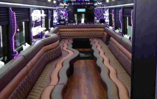 Limo-Party-Bus-White-for-40-600x380-1-1